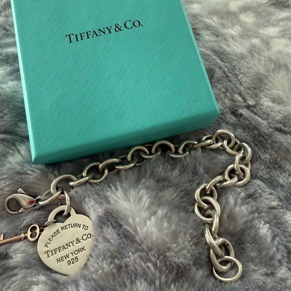 RTT heart tag with rubedo key charm bracelet. - Picture 4 of 5